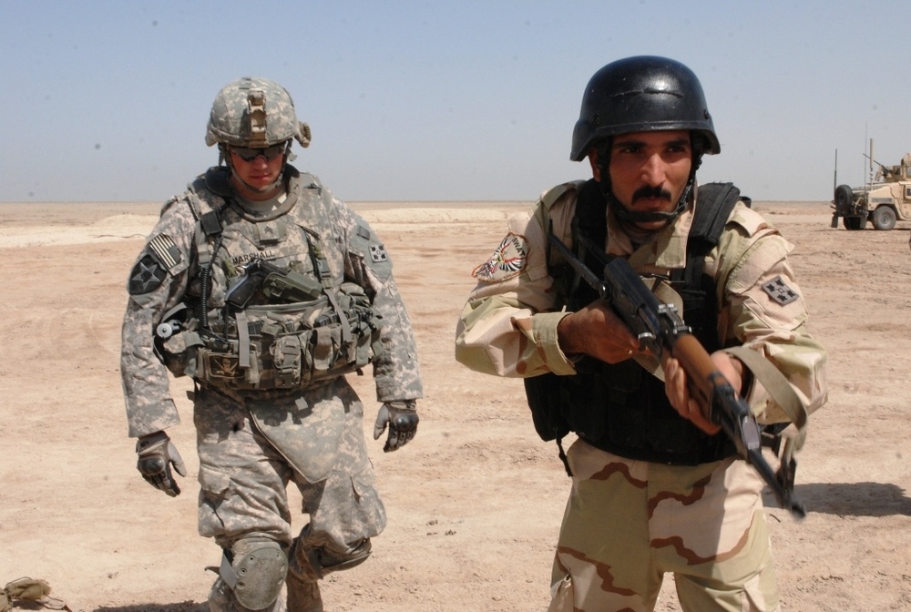 Basra SWAT trains in close quarters with US