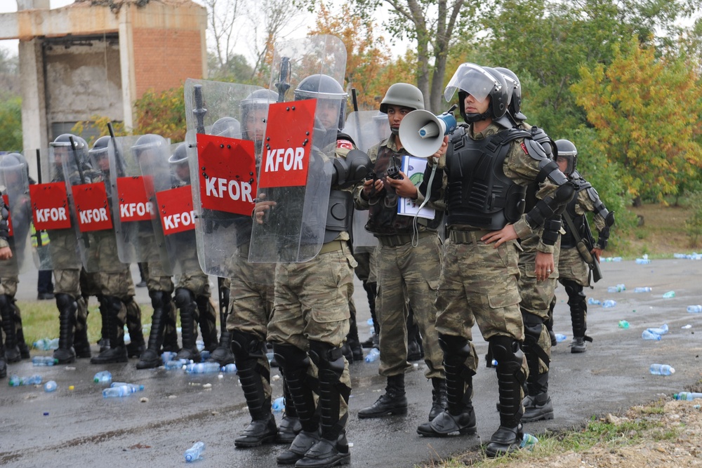 KFOR Hosts Joint Crowd and Riot Control Training With KP, EULEX