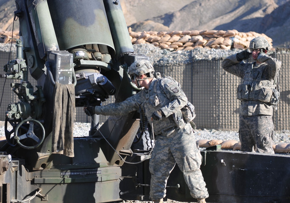 Soldiers Protect COP Garcia With Howitzer
