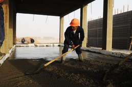 Iraqis Build for Country’s Defense