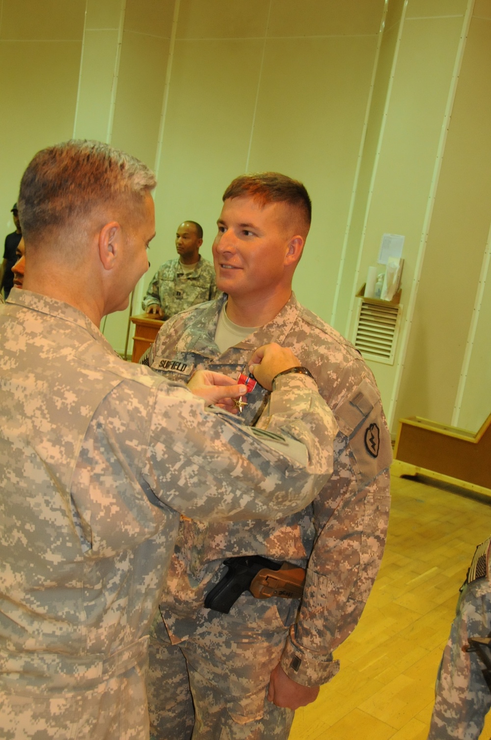 Hawaii based soldiers receive awards from USD-N commander