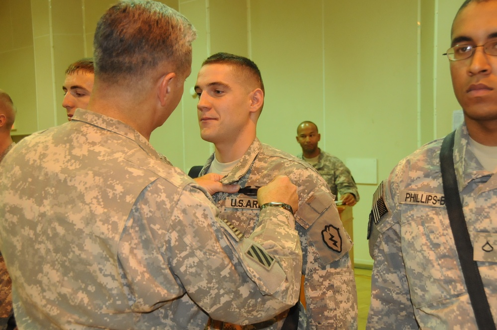 DVIDS - News - Hawaii based soldiers receive awards from USD-N commander