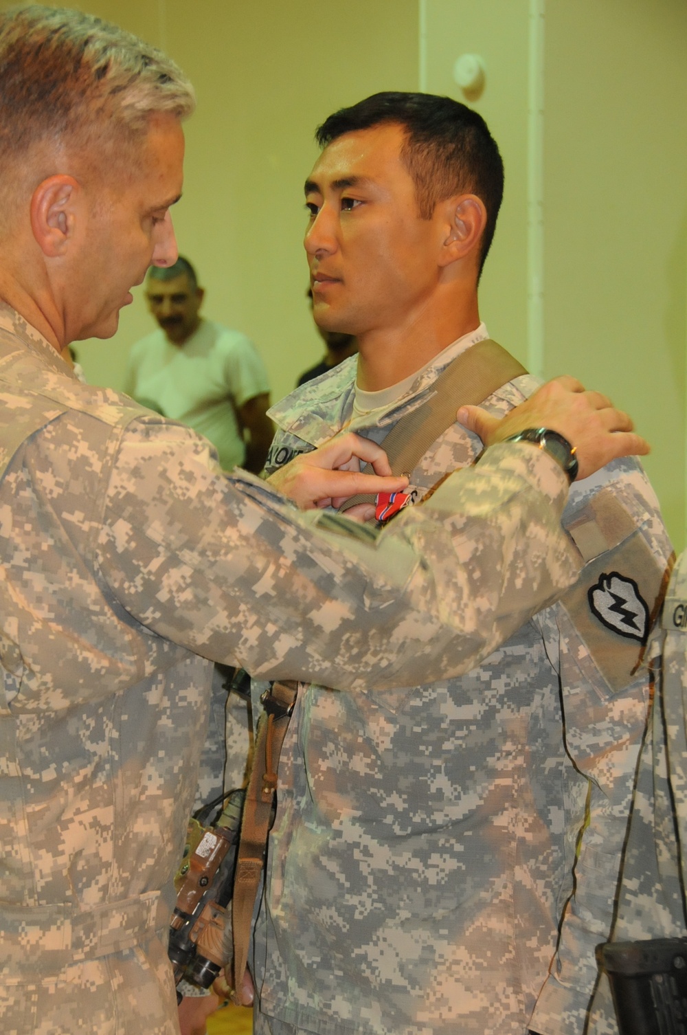 DVIDS - News - Hawaii based soldiers receive awards from USD-N commander