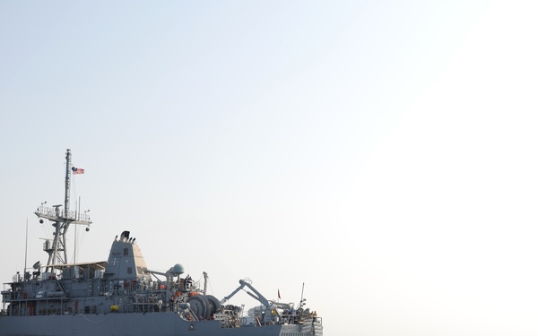 Explosive Ordnance Disposal Mobile Unit 1 trains