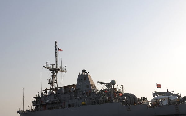 Explosive Ordnance Disposal Mobile Unit 1 trains