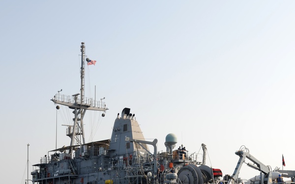 Explosive Ordnance Disposal Mobile Unit 1 trains