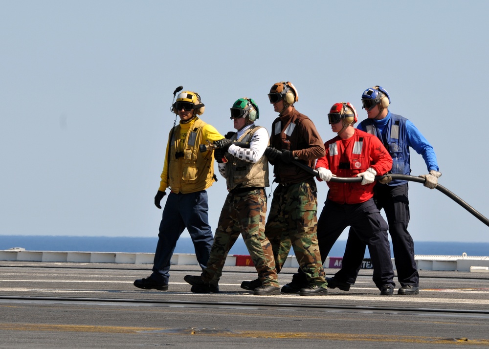 Sailors practice firefighting