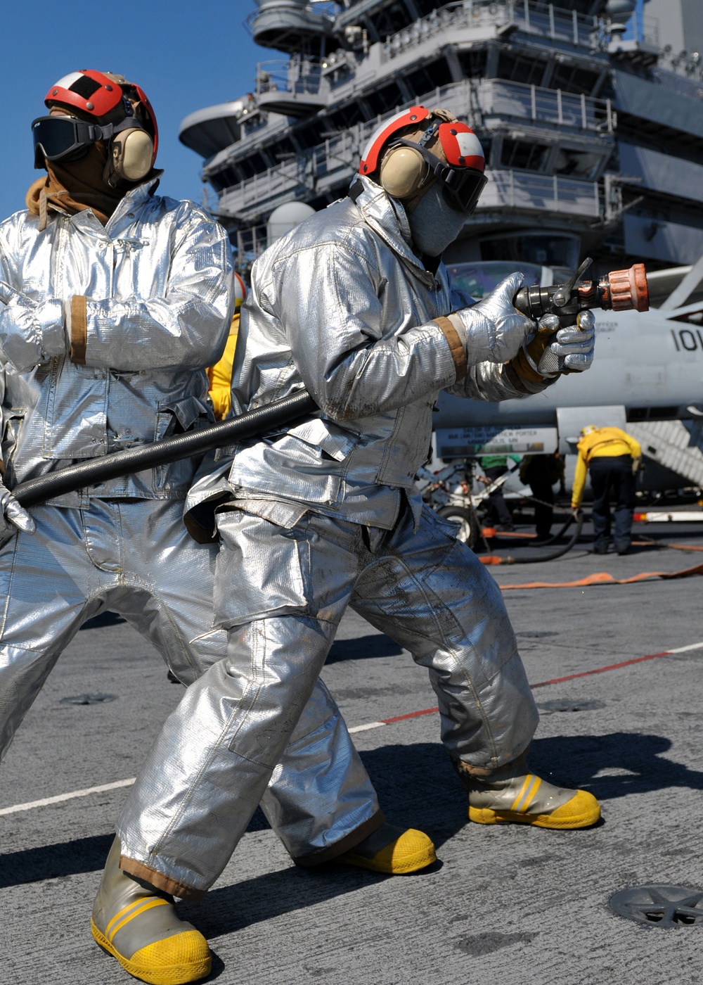 Sailors practice firefighting