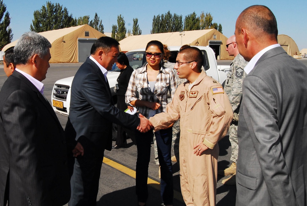 Kyrgyz senior military officials visit Transit Center