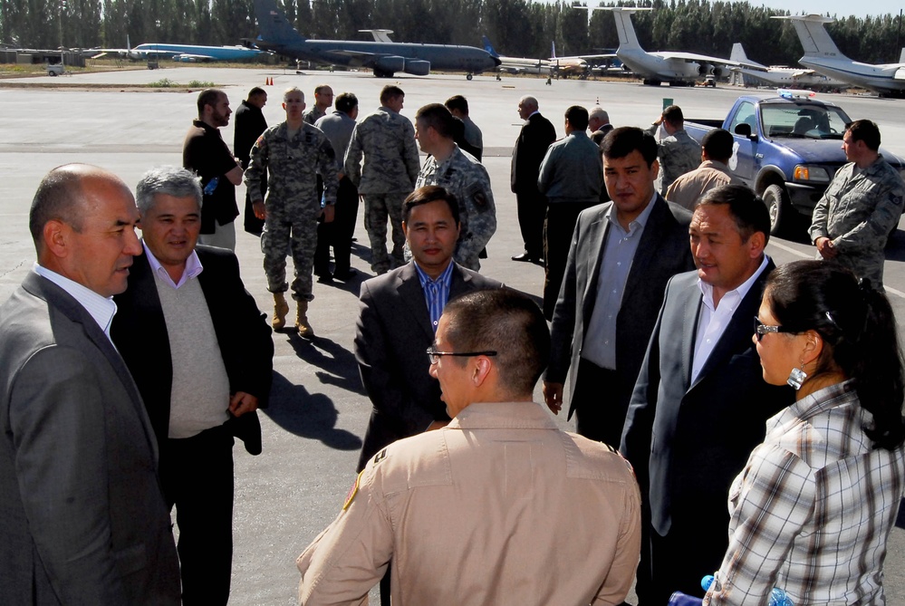 Kyrgyz senior military officials visit Transit Center
