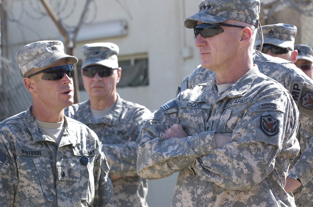 Lt. Gen. Bob Cone visits Camp Cropper