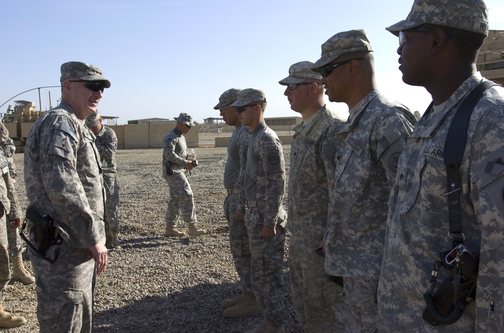 Lt. Gen. Cone visits Camp Cropper