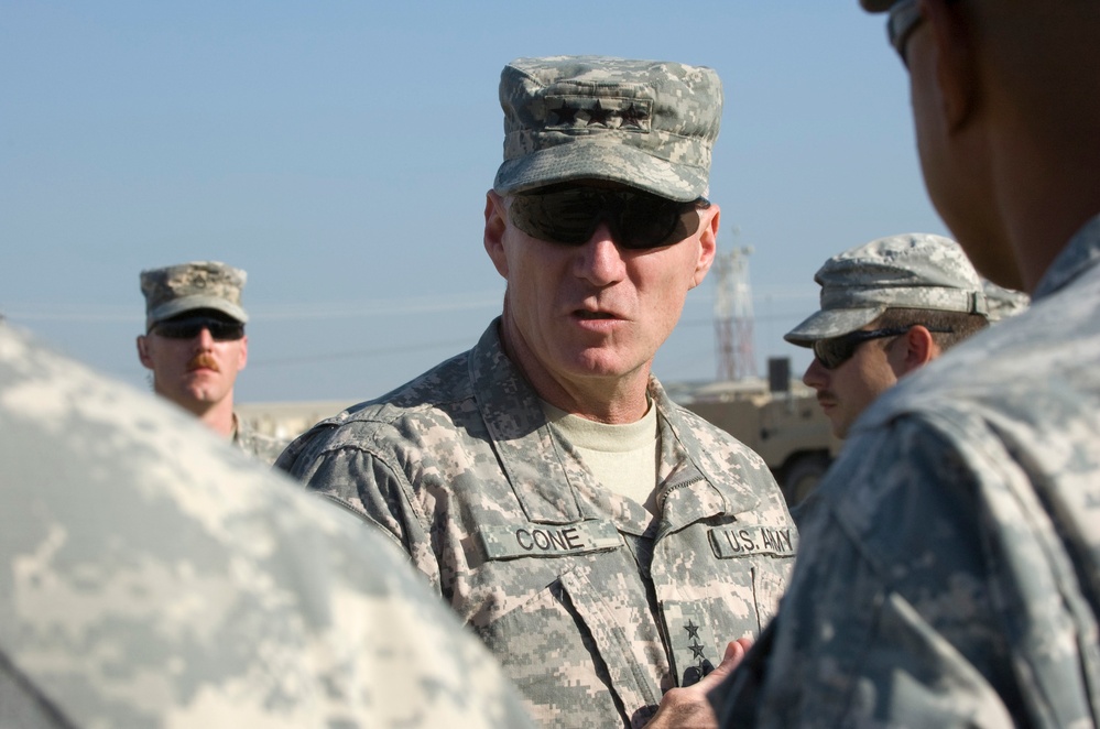 Lt. Gen. Cone visits Camp Cropper