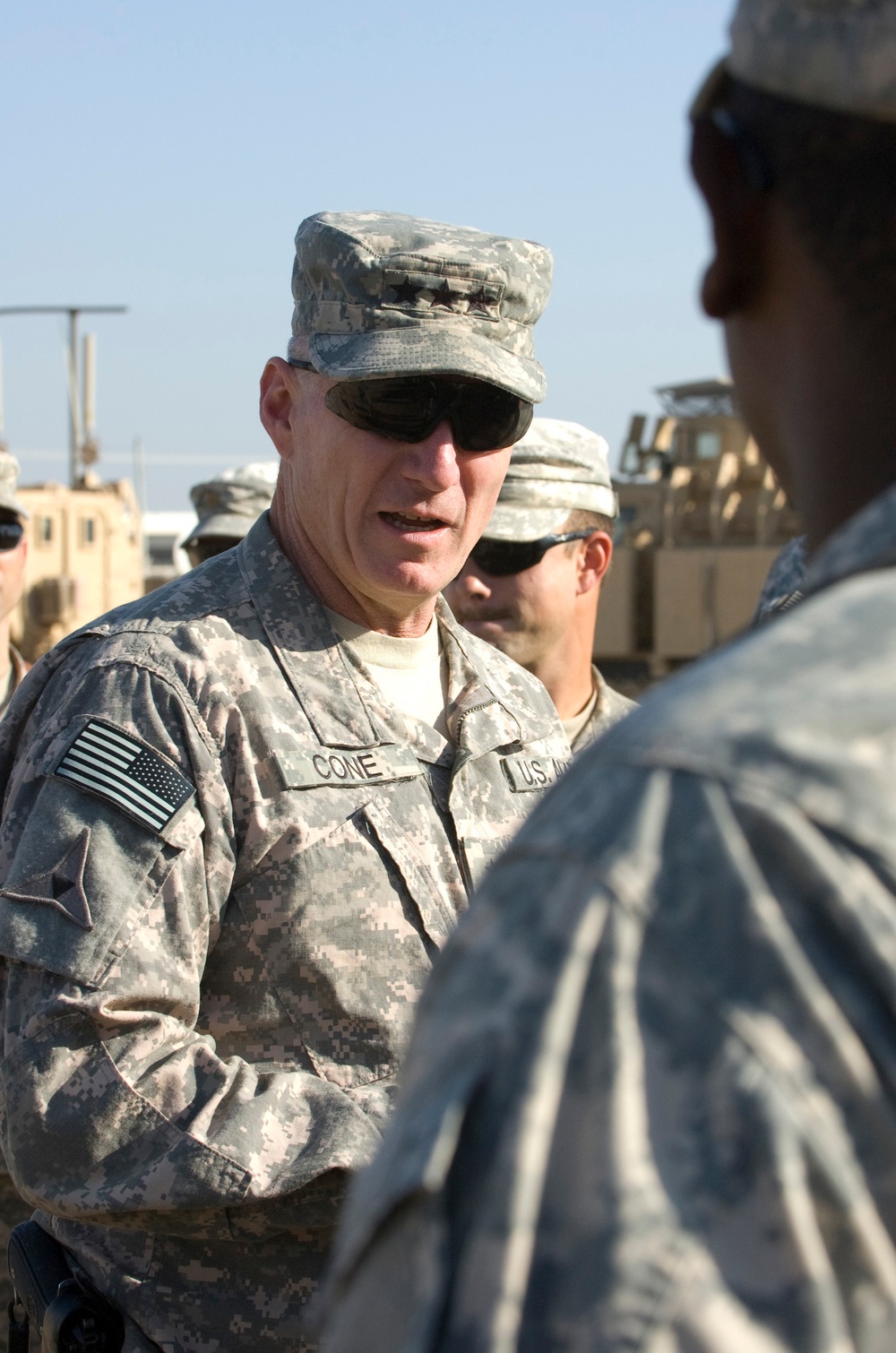 Lt. Gen. Cone visits Camp Cropper