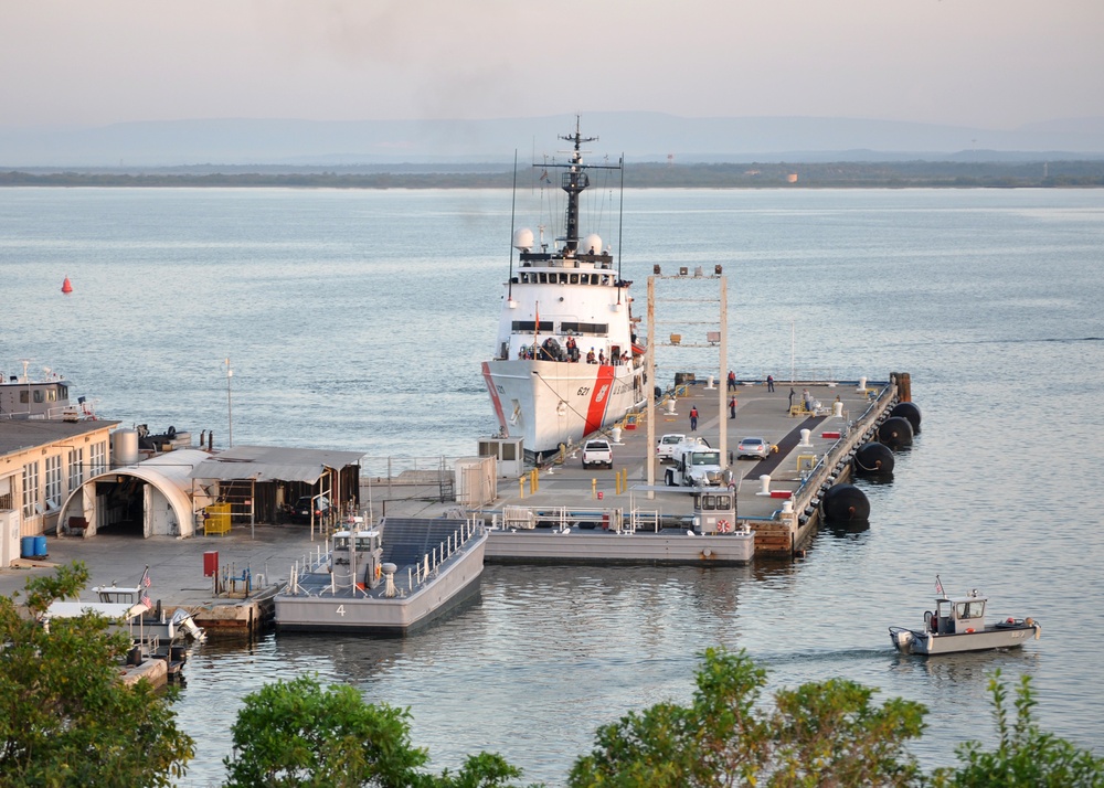 USCGC Valiant Pulls Into GTMO