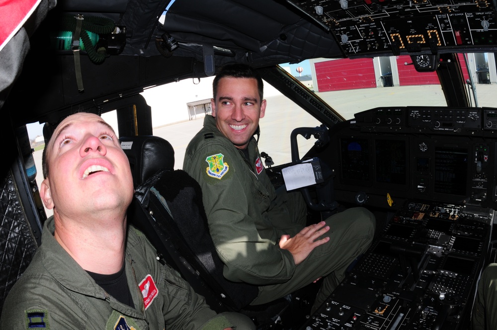 C-27J Lands at North Dakota Air National Guard for Familiarization