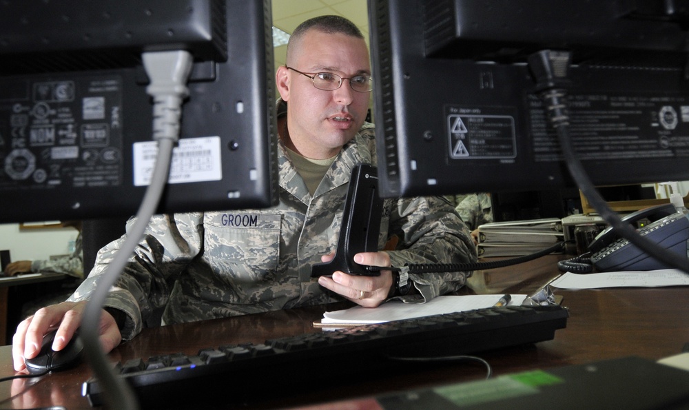 Little Rock NCO, Wisconsin Native, Helps Coordinate Maintenance Operations at Iraq Base
