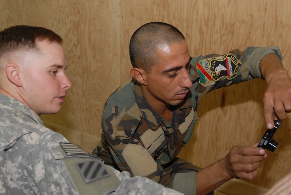 USD-C Soldiers Train the Trainers; Teaching Iraqis to Teach Fellow Iraqis