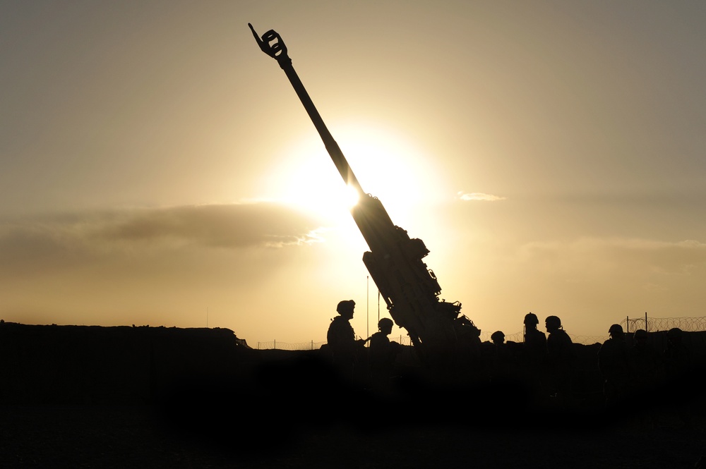 82nd Airborne Division Fires a howitzer