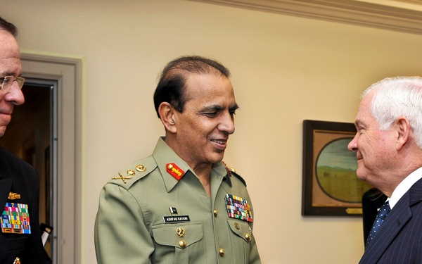 Military Leaders Discuss U.S.-Pakistani Partnership