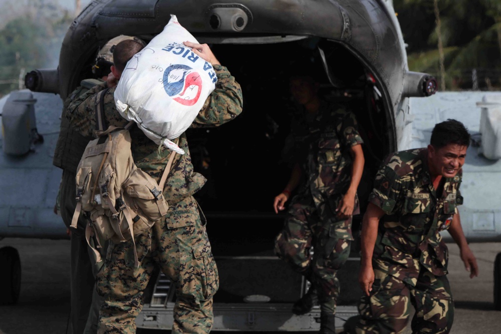 3d MEB Marines and Filipino counterparts conduct initial bilateral recovery assistance
