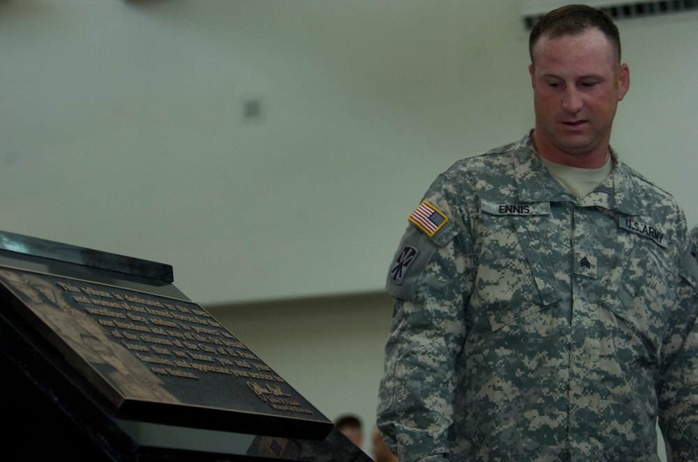 El Pasoans honor military with bronzed tribute at airport