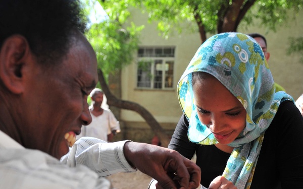 Ethiopian Nurses Practice EMT Skills with CJTF-HOA