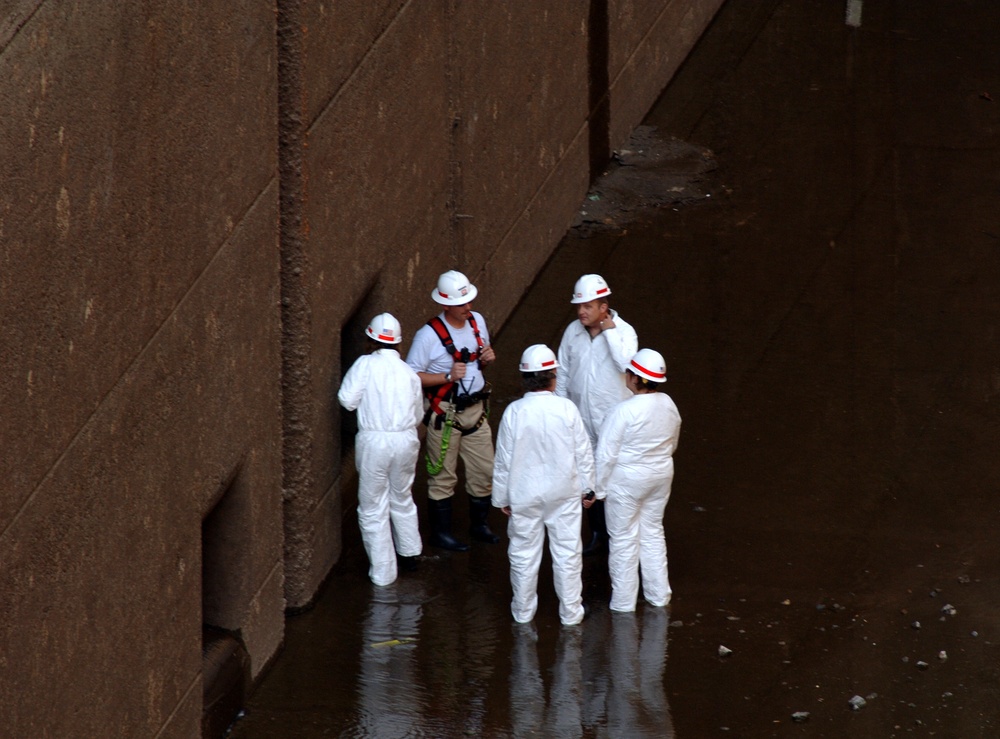Administrative assistants see Watts Bar Lock dewatering operation