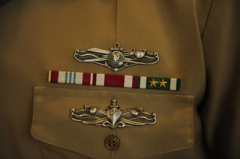 Officers and Enlistees Receive IDW pin