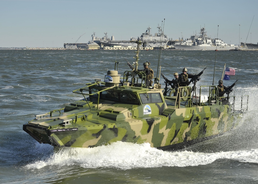 Riverine Group 1 Conducts Maneuvers