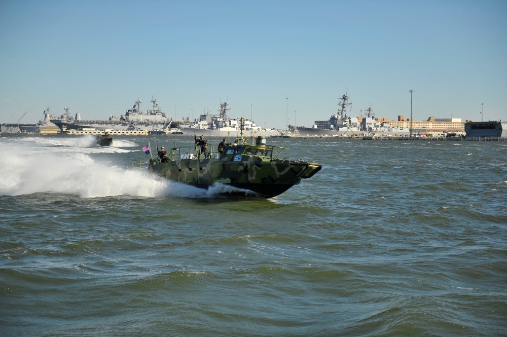 Riverine Group 1 Conducts Maneuvers