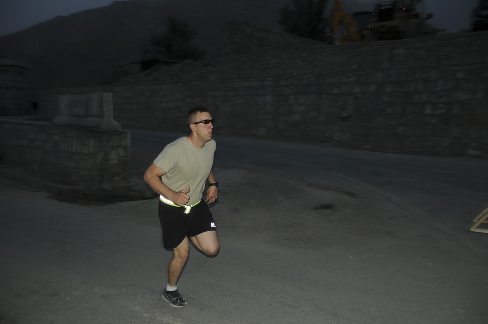 FOB Wright service members complete Army Ten-Miler