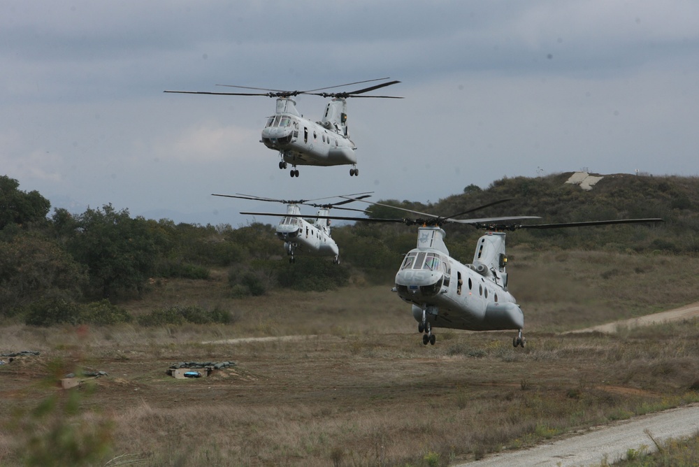 2/5 practice helicopter raid near camp San Mateo