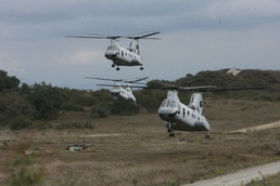 2/5 practice helicopter raid near camp San Mateo