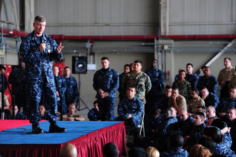 Top sailor speaks in Italy