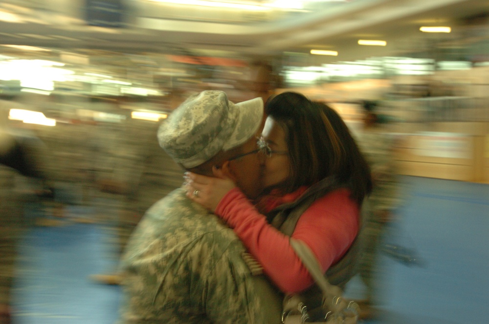 41st Trans. Company returns from OEF, receives warm welcome home