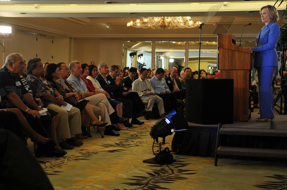 U. S. Secretary of State Hillary Rodham Clinton addresses military and political leaders of Hawaii