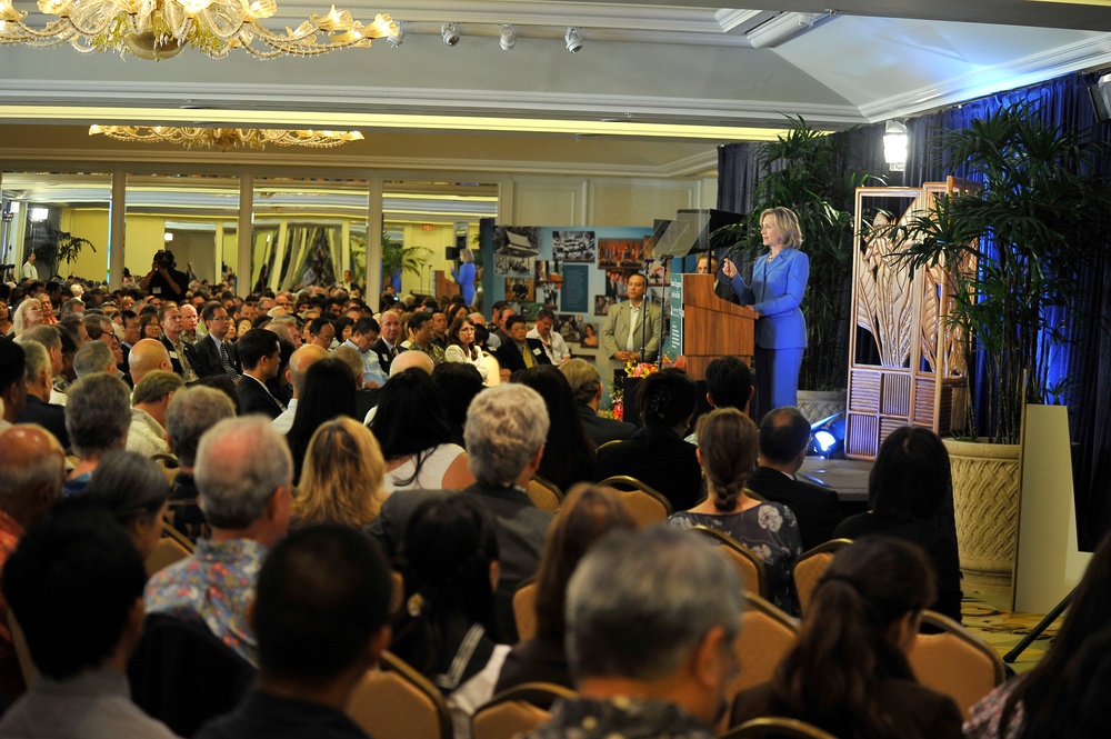 U. S. Secretary of State Hillary Rodham Clinton addresses military and political leaders of Hawaii