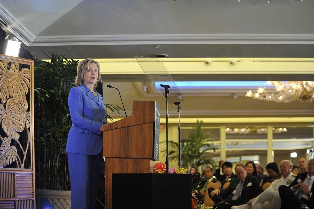 U. S. Secretary of State Hillary Rodham Clinton addresses military and political leaders of Hawaii