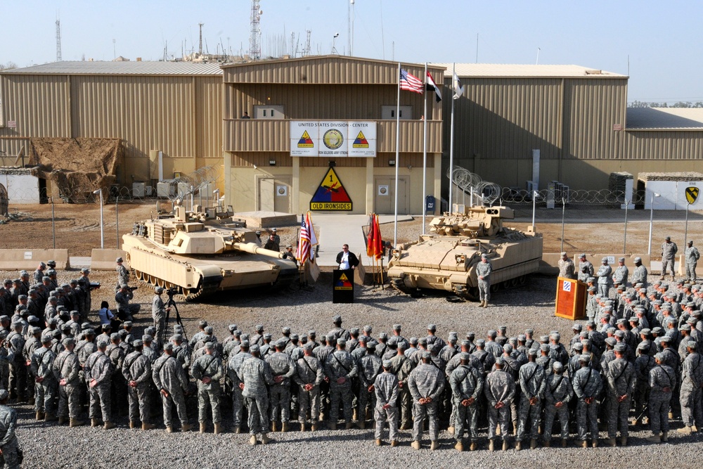 U.S. deputy defense secretary visits Iraq, presents awards to USD-C Soldiers