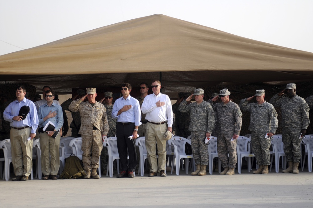U.S. deputy defense secretary visits Iraq, presents awards to USD-C Soldiers