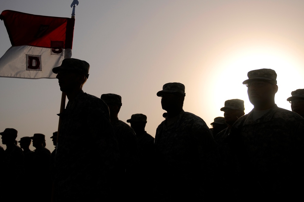 U.S. deputy defense secretary visits Iraq, presents awards to USD-C Soldiers