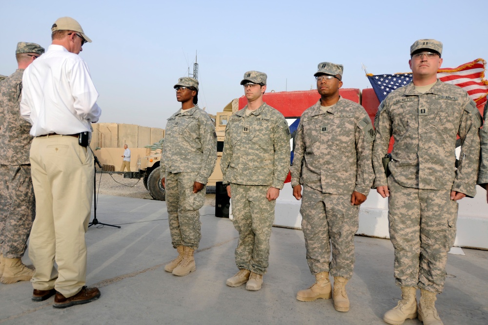 U.S. deputy defense secretary visits Iraq, presents awards to USD-C Soldiers