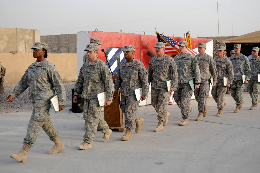 U.S. deputy defense secretary visits Iraq, presents awards to USD-C Soldiers