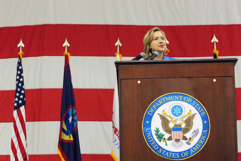Secretary of State delivers message of praise to Andersen servicemembers