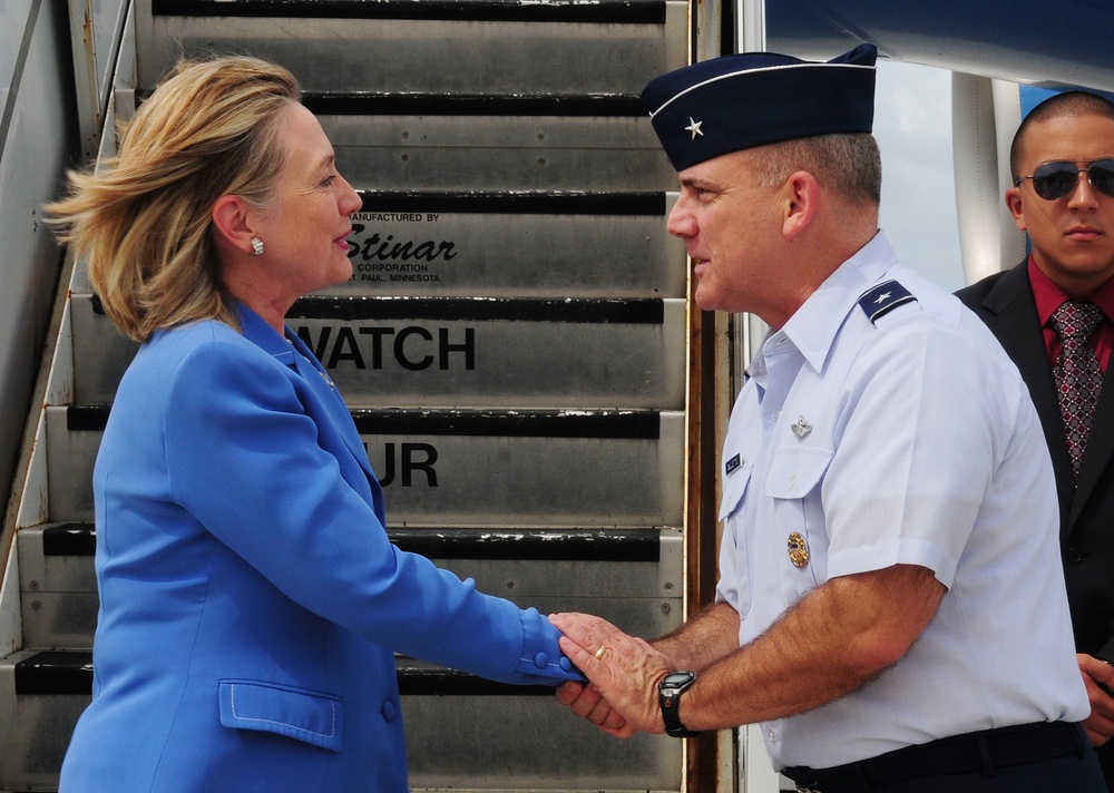 Secretary of State delivers message of praise to Andersen servicemembers