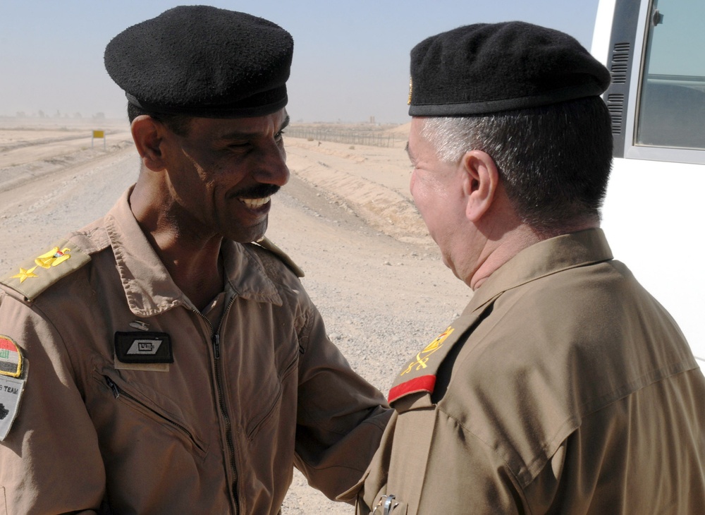 Iraqi Army General visits COB Hammer