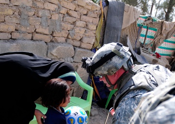 USD-C, ISF, Red Crescent partner to bring aid to Iraqi citizens