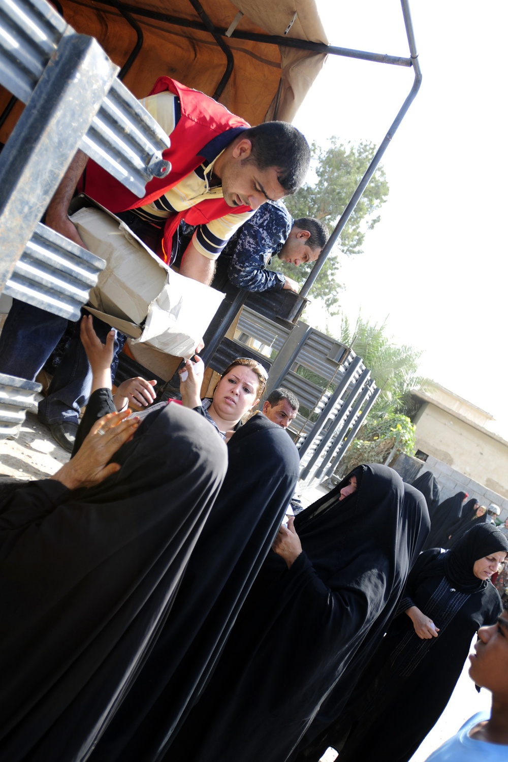 USD-C, ISF, Red Crescent partner to bring aid to Iraqi citizens