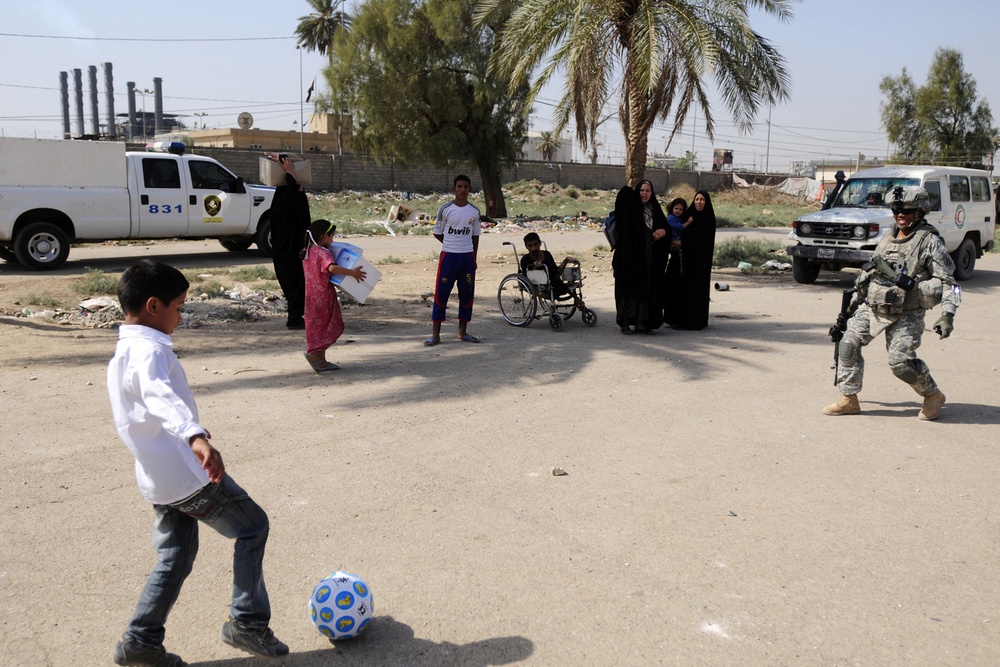 USD-C, ISF, Red Crescent partner to bring aid to Iraqi citizens